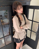 [Muffler set] Ir bean button side strap V-neck long sleeve blouse