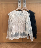 Layview see-through embroidered big collar blouse (Sleeveless set)