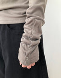 Two-in diagonal button hood T-shirt