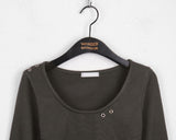 Suite eyelet incision u-neck roll cropped long-sleeved T-shirt