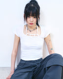 Rail hole string square-neck t-shirt