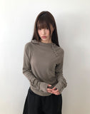 Two-in diagonal button hood T-shirt