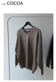 Minimal V-neck semi-overfit knit