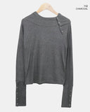 Two-in diagonal button hood T-shirt