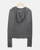 Two-in diagonal button hood T-shirt