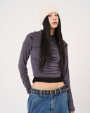 Shy shoulder hole hooded crop T-shirt