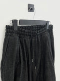 One-tuck black dart denim (green fabric)
