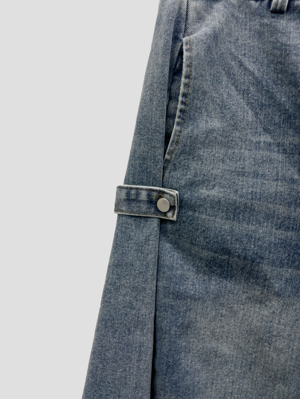 【DISCERNMENT】Folded Unuse Snap Denim Pants DISCERNMENT (ディーサーメント) - フォールディッドオンユーズ