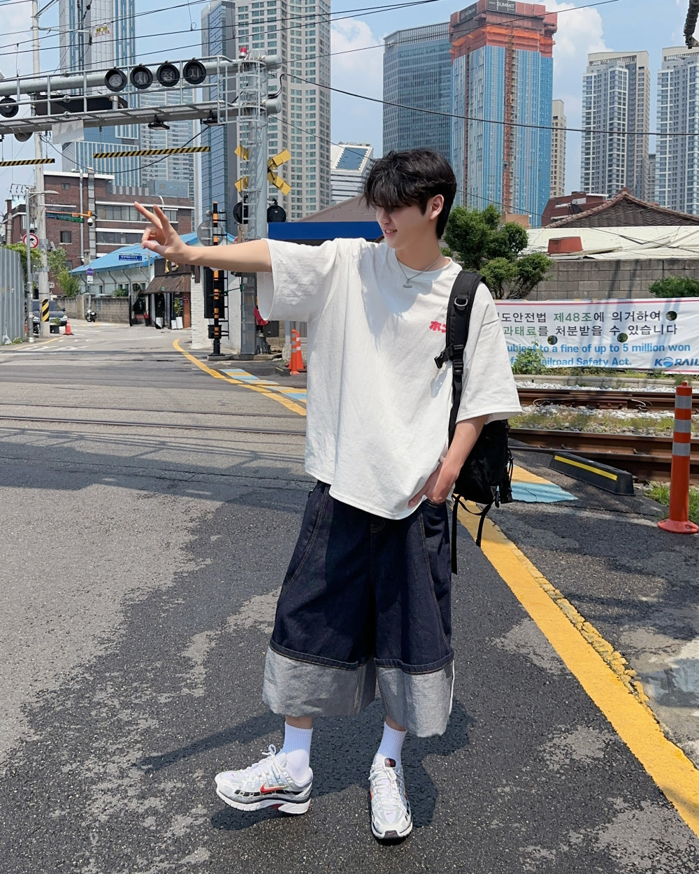 【SCENERITY】Pcell track bermuda pants Pcell track bermuda pants - SCENERITY | 60% - Asian Fashion