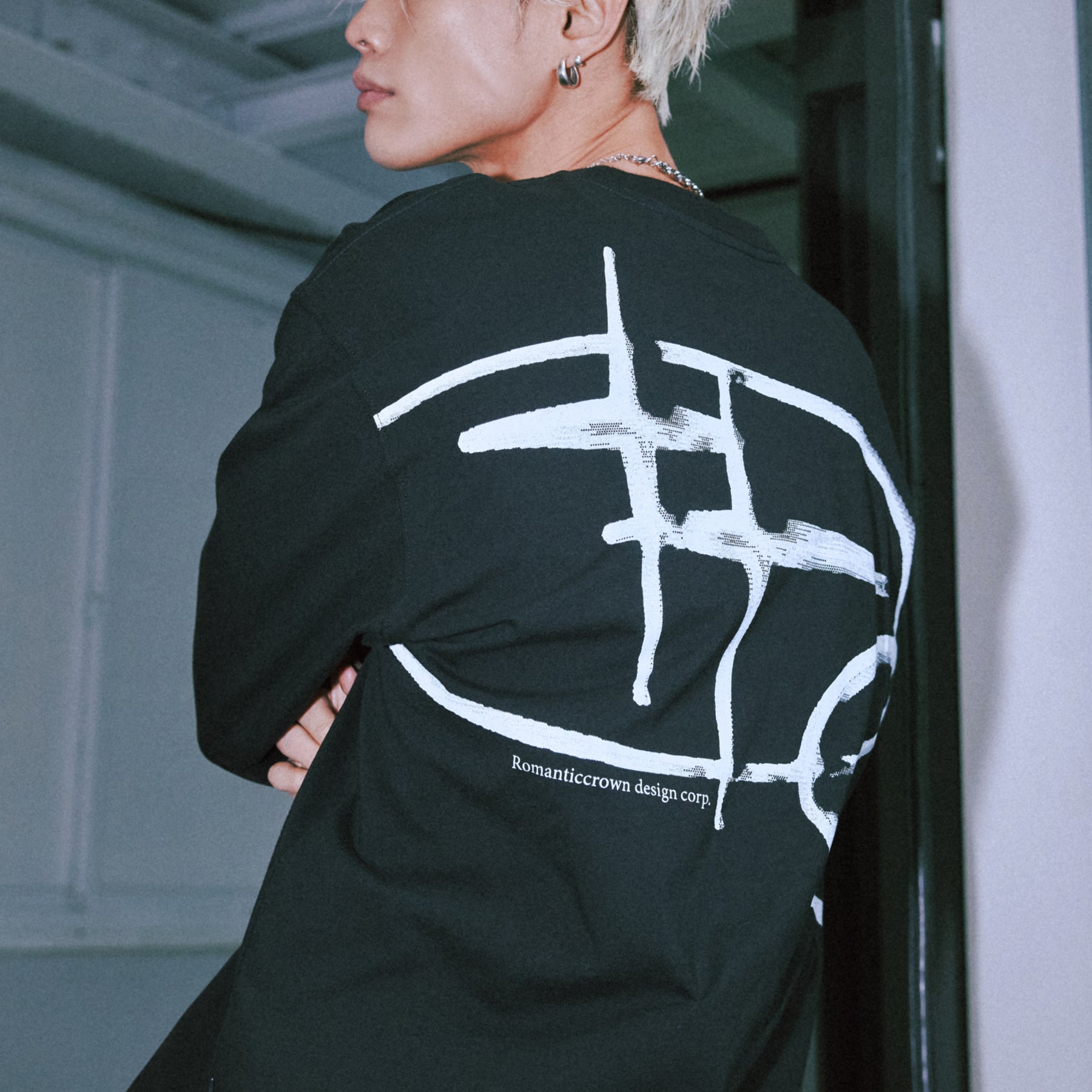 ROMANTIC CROWN★Unisex★ BIG SHINING LOGO L/S_2色 ROMANTIC CROWN (ロマンティック クラウン) - ビッグ
