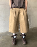 Side Dip Tuck Cotton Bermuda Pants