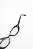 Round bold horn-rimmed glasses