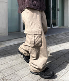 Curved Incision Cargo Pants