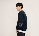 [UNISEX] Elbow Spray Flower Smile Sweatshirt