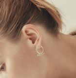 Noailles silver gutteu bar earring